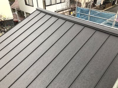 新規屋根材の取り付け状況