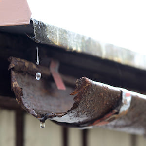 破損した雨樋