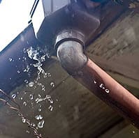 溢れた雨樋